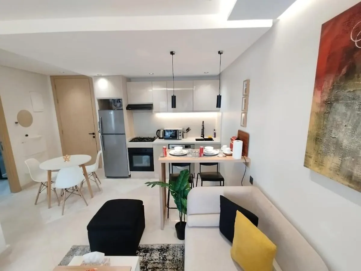 Residence La Reine II 24H Reception Cosy & Central Apartment 1 Minute Near To Mohammed V Sports Complex 5 Min By Car To Ain Diab Corniche With Optical Fiber Wifi Casablanca 0*,  Marrocos
