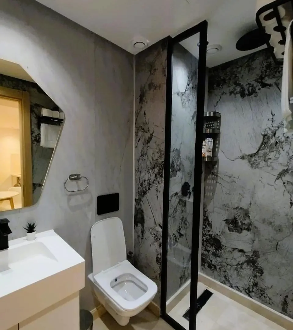 Residence La Reine II 24H Reception Cosy & Central Apartment 1 Minute Near To Mohammed V Sports Complex 5 Min By Car To Ain Diab Corniche With Optical Fiber Wifi Casablanca